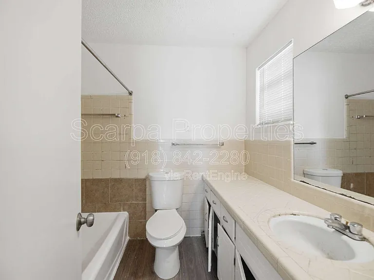 313 E Woodrow Pl — Photo 17
