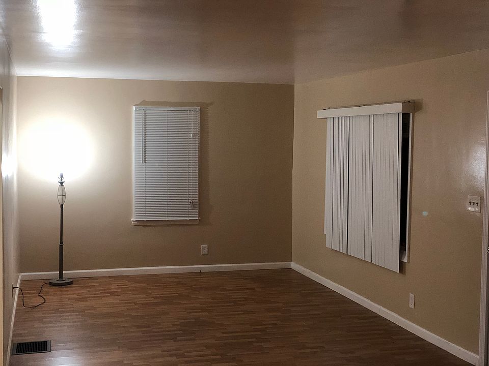 1st image of 1747 Oakwood Ave