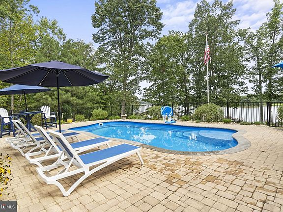 3rd image of 30 Ironwood Rd