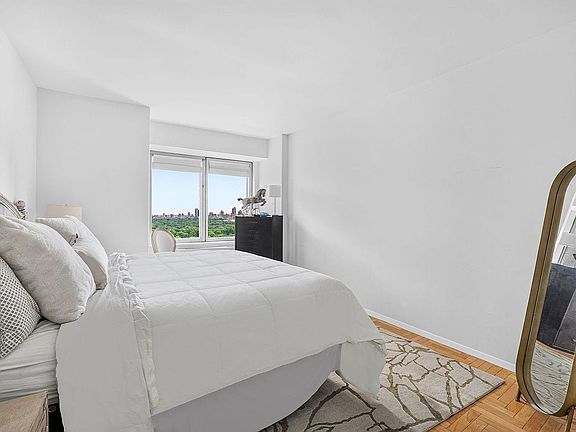 5th image of 301 W 57th St APT 25A