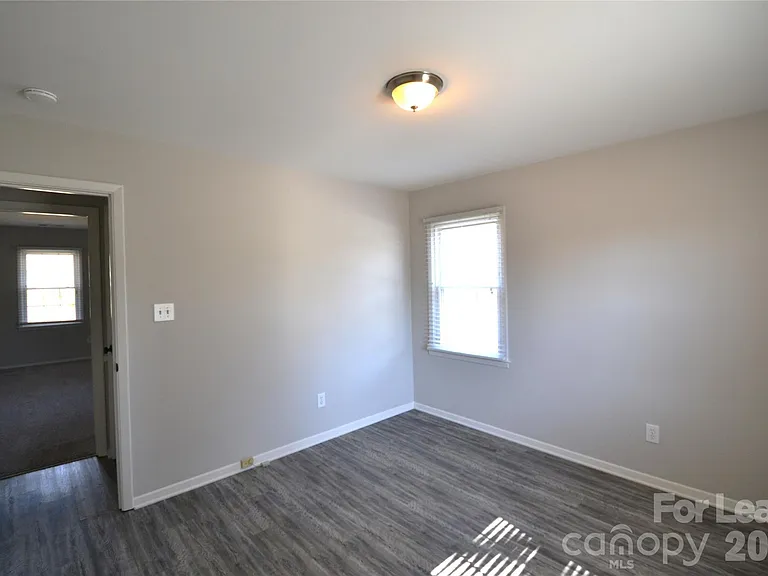 100 Old Farm Ct — Photo 35