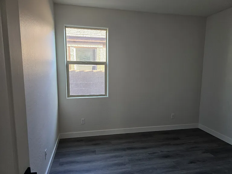 3203 S 90th Ln — Photo 6
