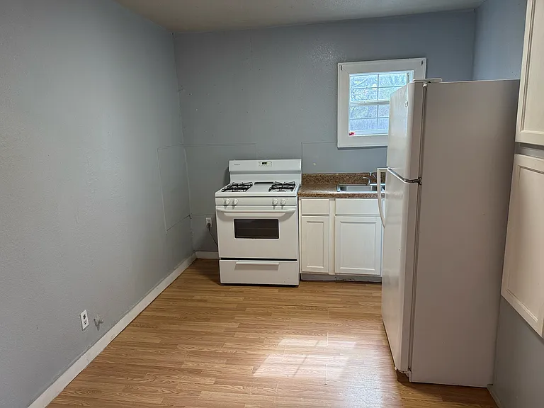 224 NW 2nd St #1 — Photo 3