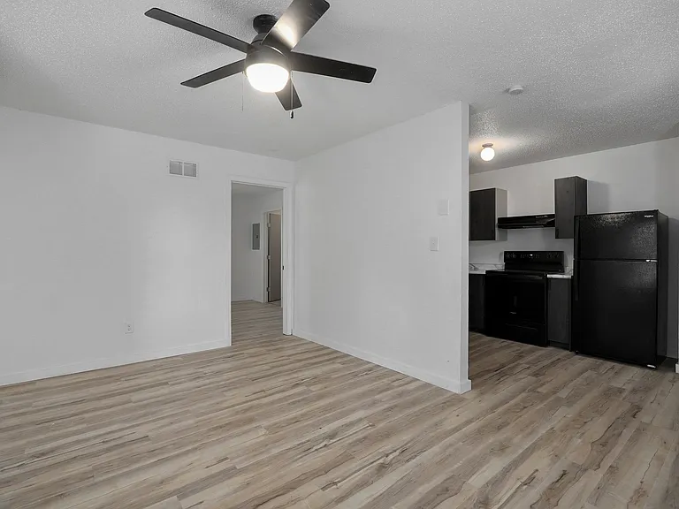 301 W State St #D — Photo 8