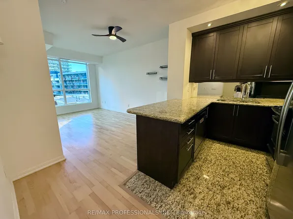 628 Fleet St #522, Toronto, ON M5V 1A8