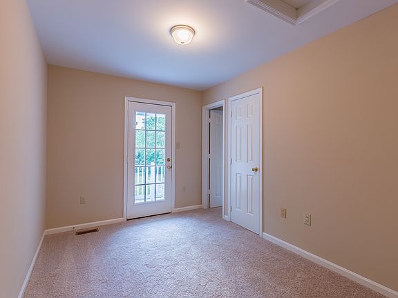 5th image of 70 Debbie Dr