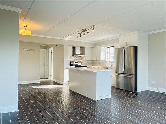 3rd image of 724 Warren Ave APT 304