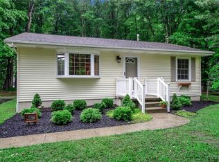 6728 Versailles Rd, Lake View, NY 14085