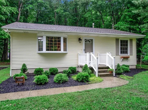 6728 Versailles Rd, Lake View, NY 14085