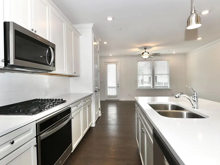 6574 Beacon Dr — Photo 10