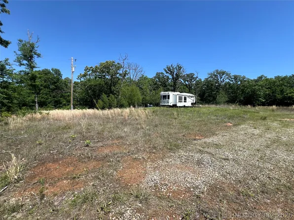 7504 Fig Rd, Henryetta, OK 74437
