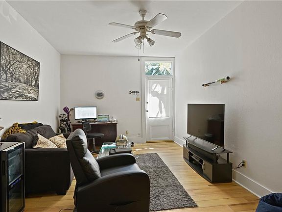 4th image of 2013 Camp St #15