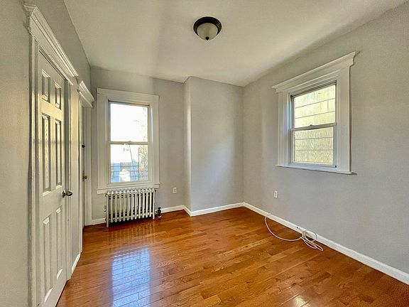 5th image of 176 Wilkinson Ave #2