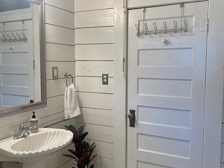 102 N Main St — Photo 10