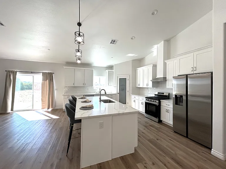 16920 Danbury Ave — Photo 7