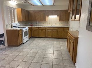 12500 Luxor Ave, Orosi, CA 93647