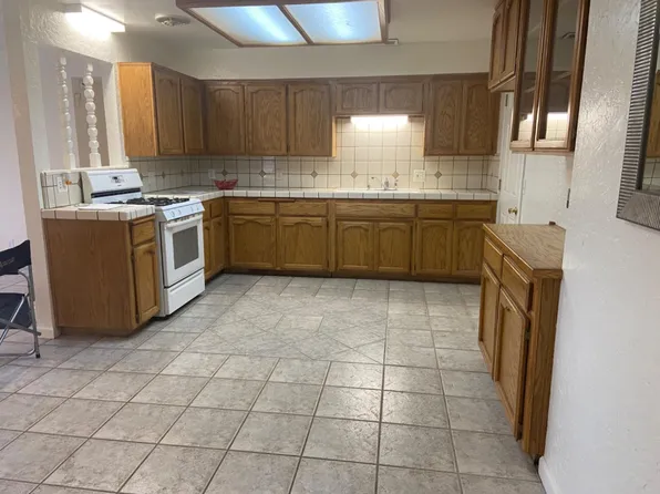 12500 Luxor Ave, Orosi, CA 93647