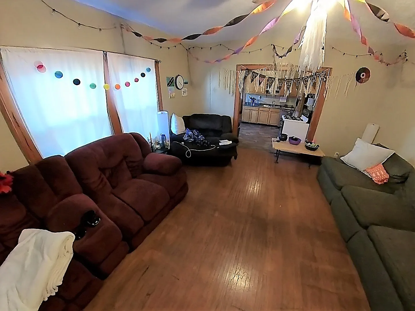 4 bed, 2176 sqft, $3,160 — Photo 2