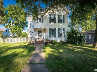 711 27th St, Bettendorf, IA 52722
