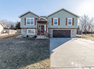 1017 Coyote Dr, Junction City, KS 66441