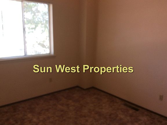 5th image of 1631 Farmington Ave APT 2