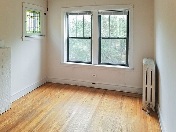 4th image of 2607 W Gunnison St APT 3