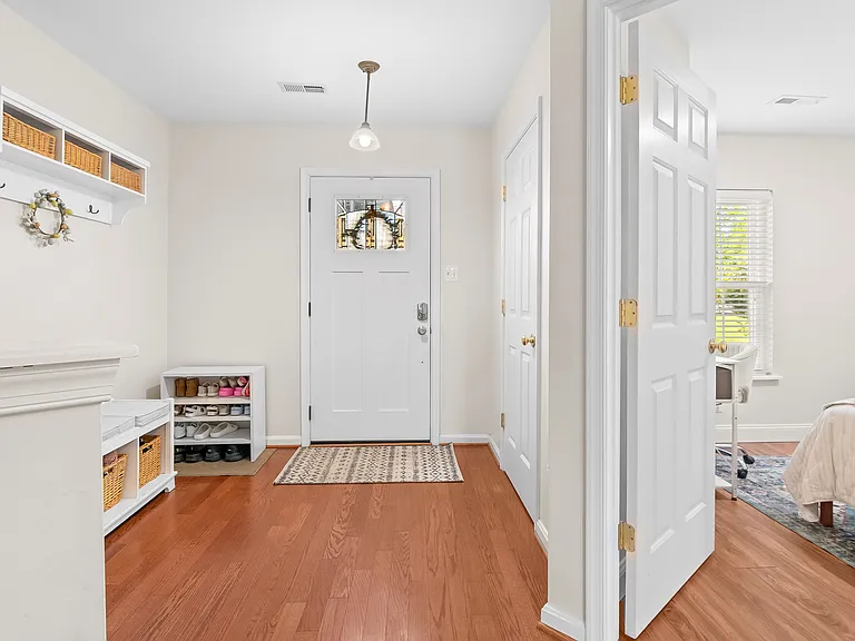 1015 Carbondale Way — Photo 3
