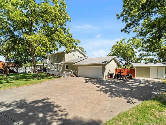 3rd image of 906 Crest Circle Dr Drive