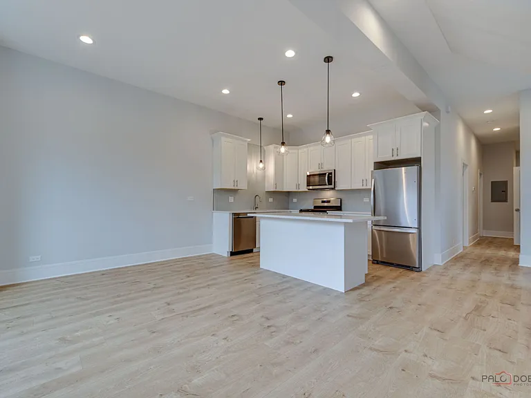 1746 N California Ave #2 — Photo 2