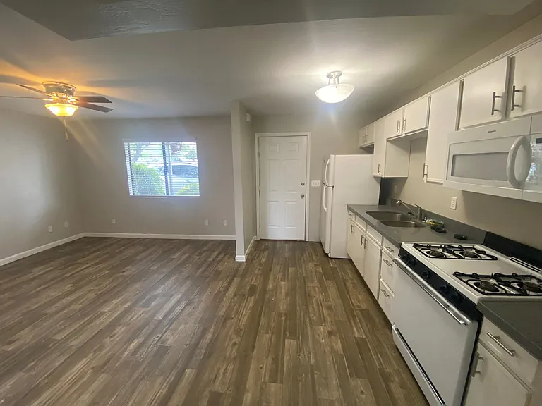 Stetson Condominiums — Photo 6