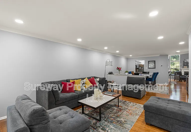2028 Greenes Way Cir — Photo 4