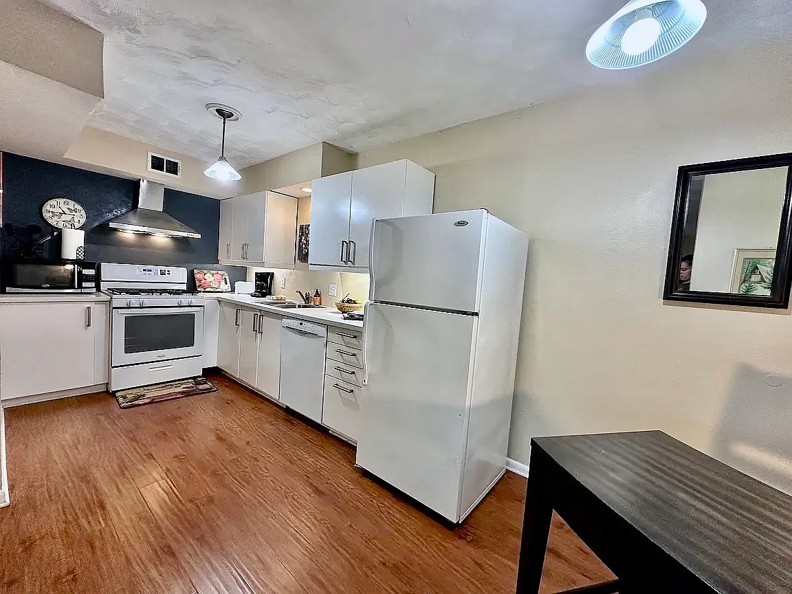 1 bed, 850 sqft, $1,700 — Photo 3