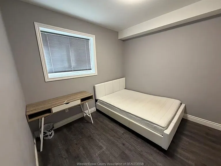 495 McEwan Ave #B — Photo 4