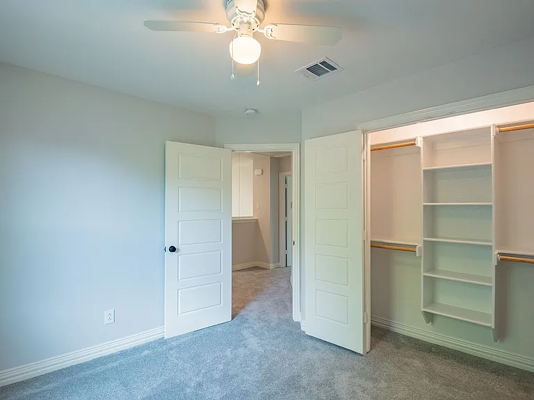2318 Bennington Dr — Photo 14