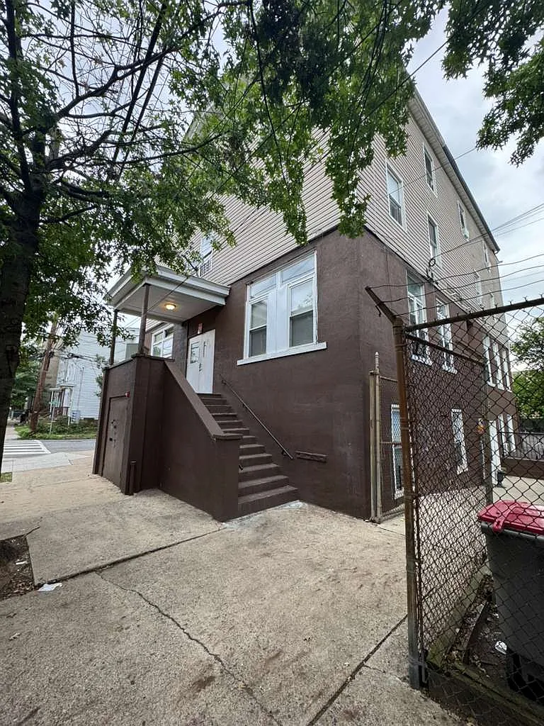 Studio, $1,454 — Photo 1