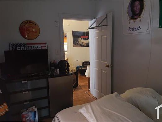 3rd image of 608 Pearl St APT 1