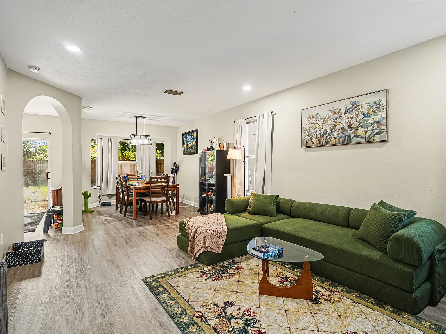 4 bed, 1754 sqft, $2,500 — Photo 4