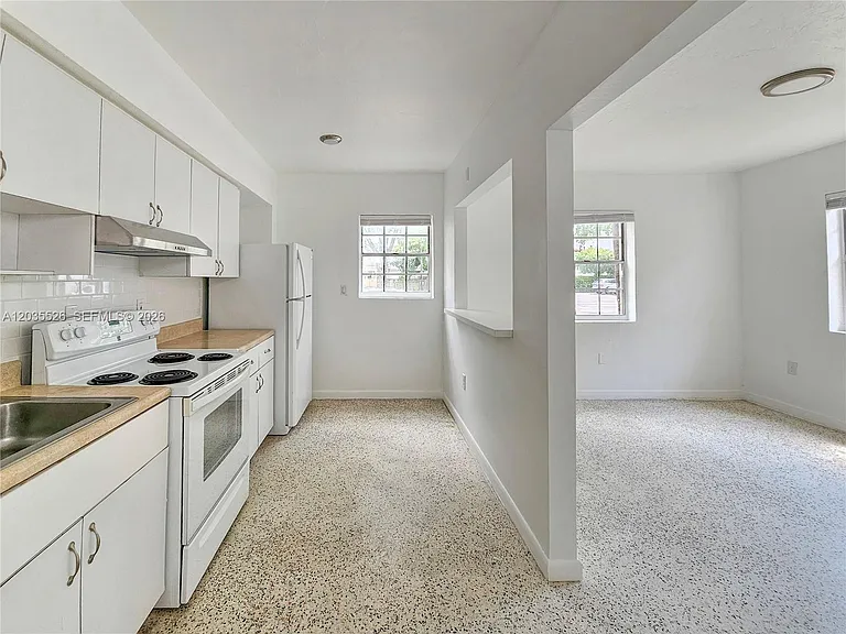 6601 SW 10th St #2 — Photo 5