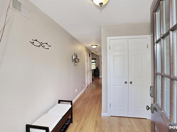 4th image of 130 Kinderkamack Road #E