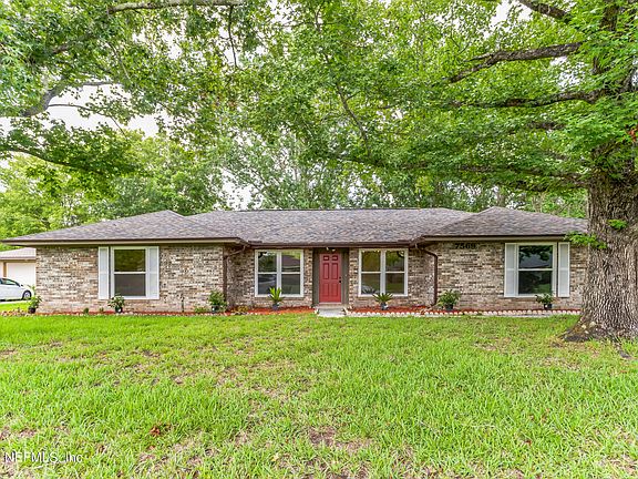 3rd image of 7569 DUCLAY FOREST Drive W