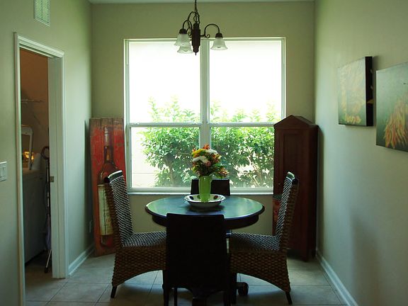 3rd image of 809 Victoria Hills Dr S