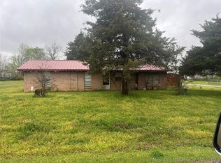 311 1st St, Calera, OK 74730