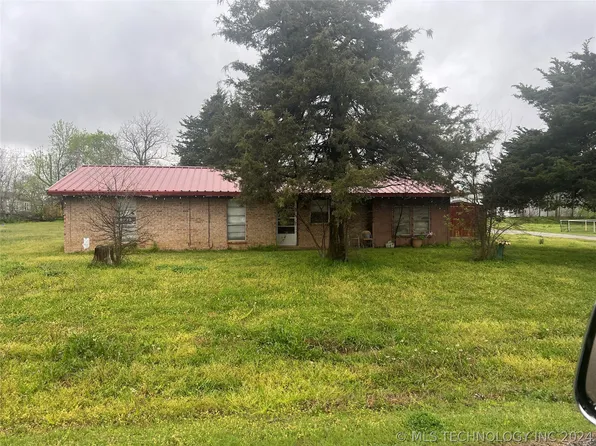 311 1st St, Calera, OK 74730