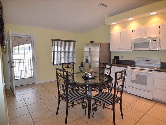 4th image of 11644 SW Egret Cir APT 406