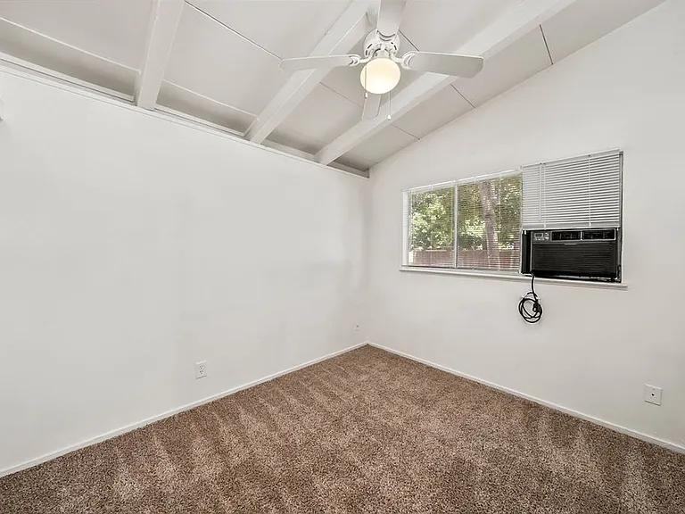 5625 San Vincente Way — Photo 10