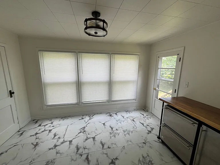 1005 E Wylie St — Photo 6