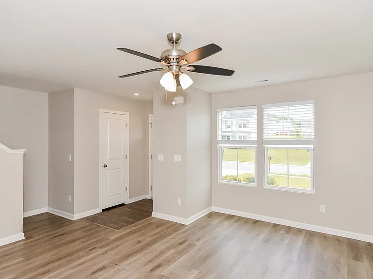 106 Norwich Ct — Photo 5
