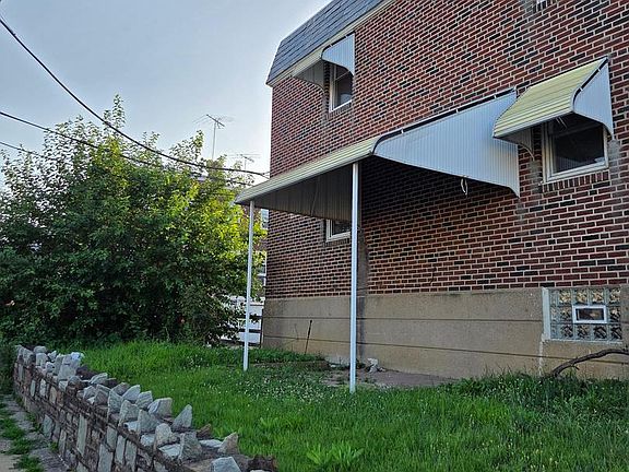 3rd image of 4544 Robbins St