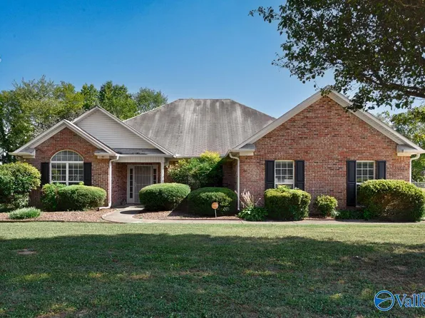 108 Singletree Dr, Hazel Green, AL 35750