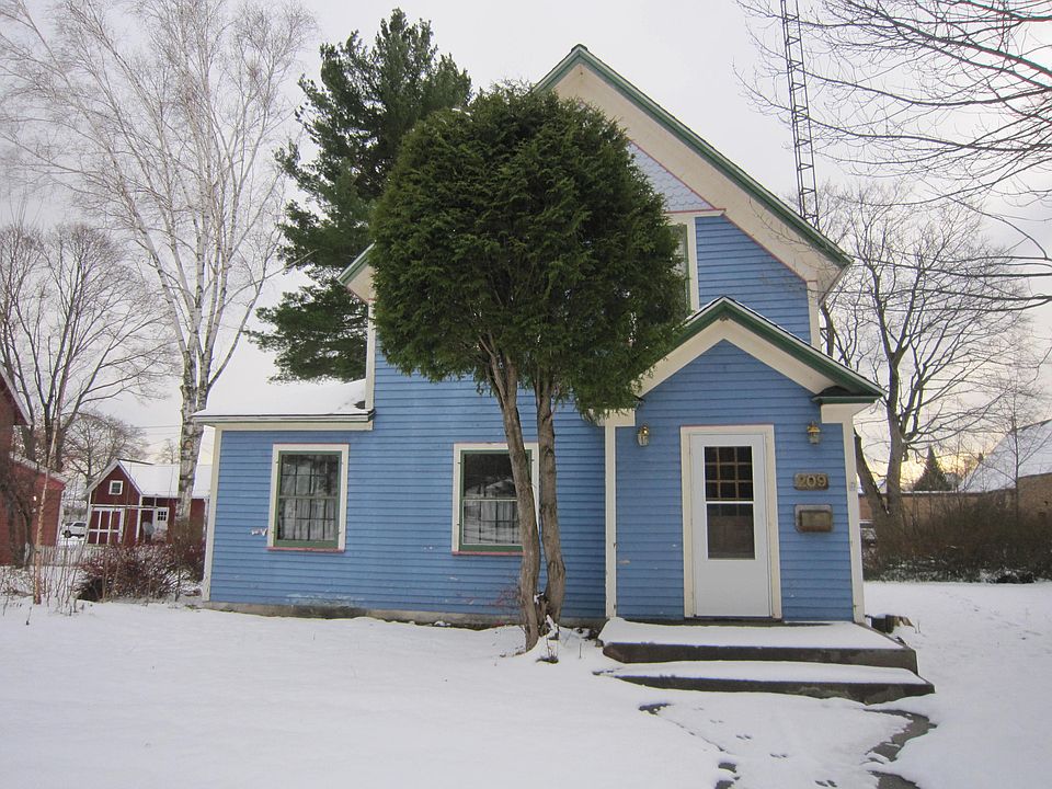 1st image of 209 W Truman St